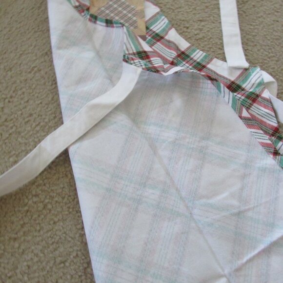 Vintage Plaid Childs Christmas Apron 20"‎ x 24.5" Red Green White Kid Cooking - Picture 4 of 5